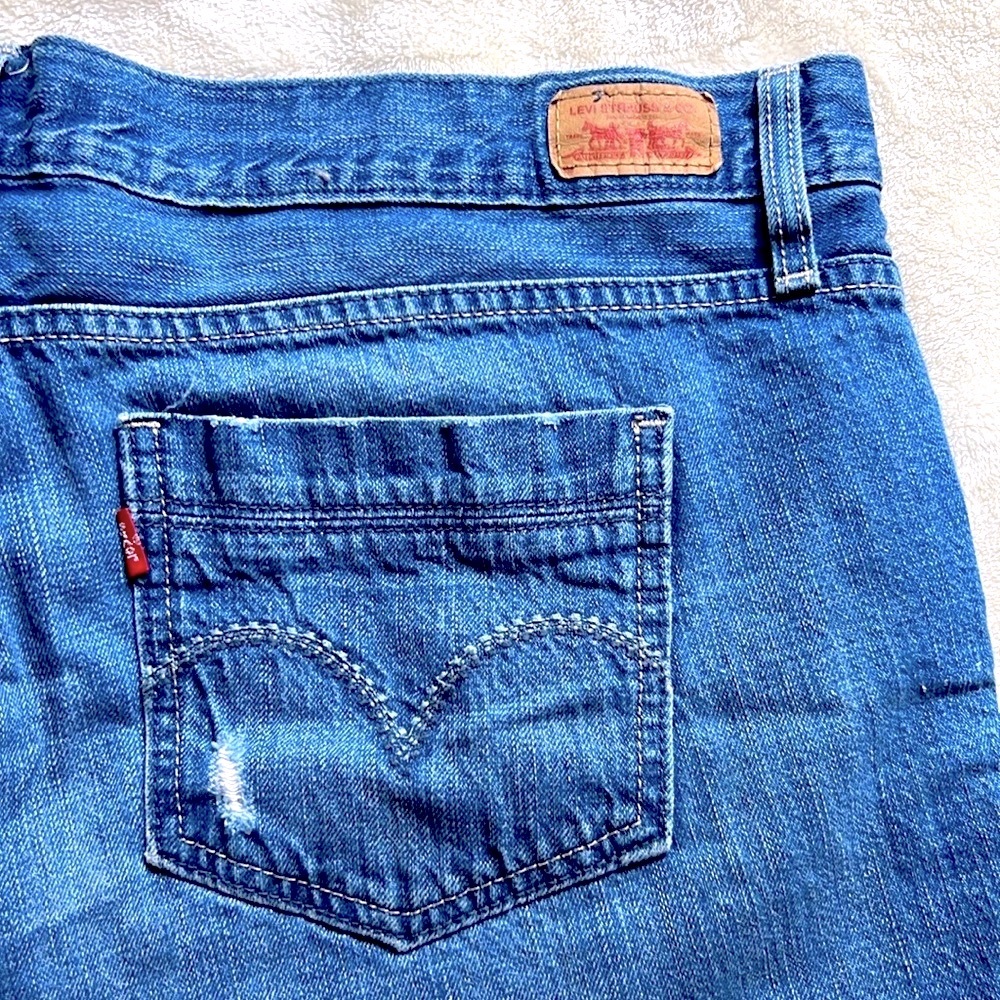 LEVI’S 🏝️ COTTON DESTROYED RIPPED DENIM FRINGED JEAN SHORTS Women’s 17/18 W40 - Picture 4 of 9
